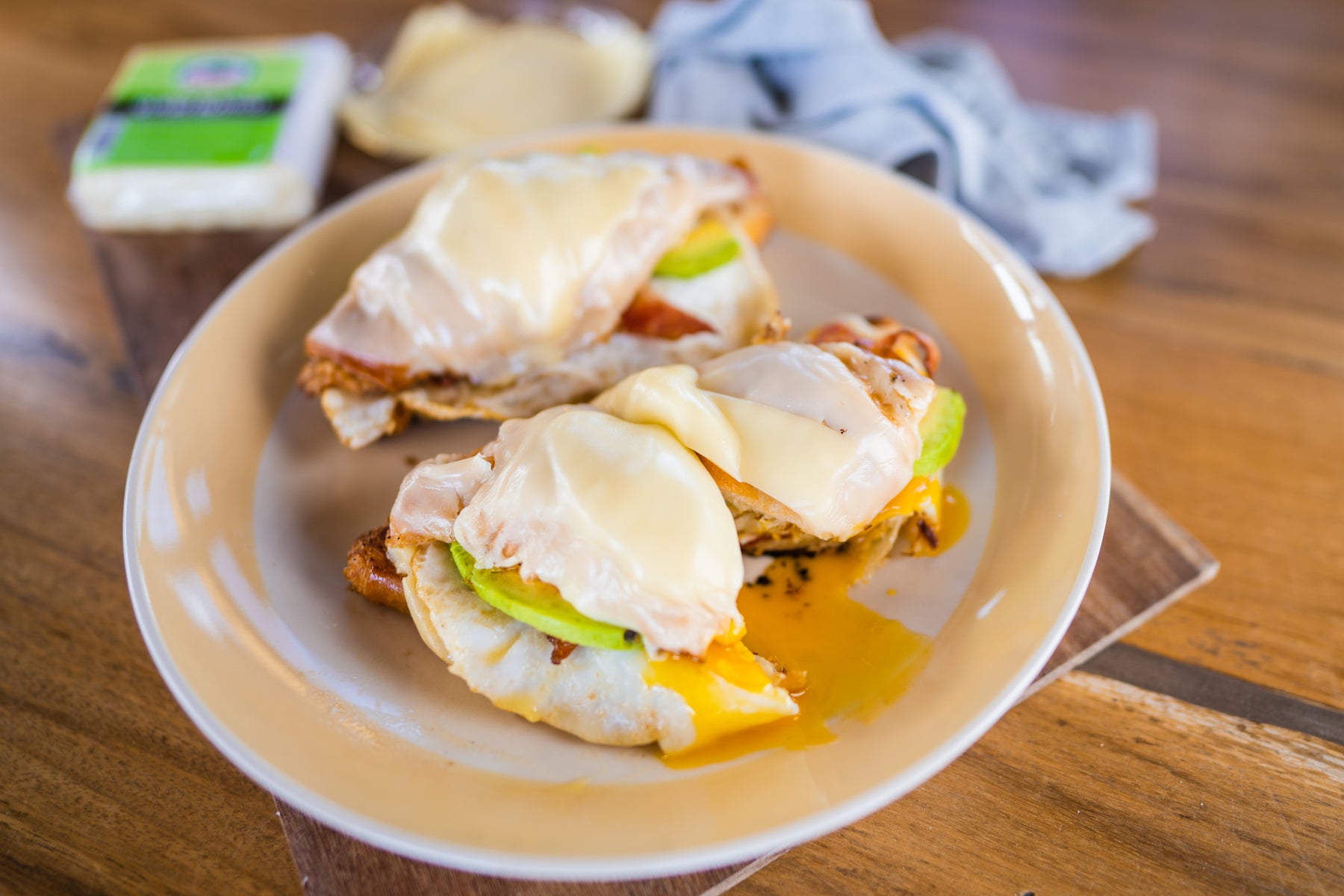 Croissant de huevo con Queso Rodajado Parma