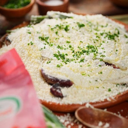 ✨¡La combinación perfecta! Queso Labneh + Nevado de Parmesano = Sabor sin igual✨